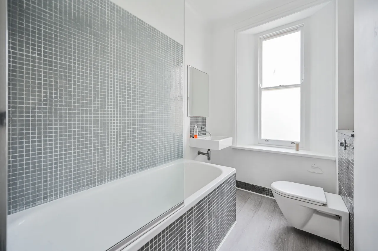 4 St James's Court, 81 Fore Street, London, photo 6