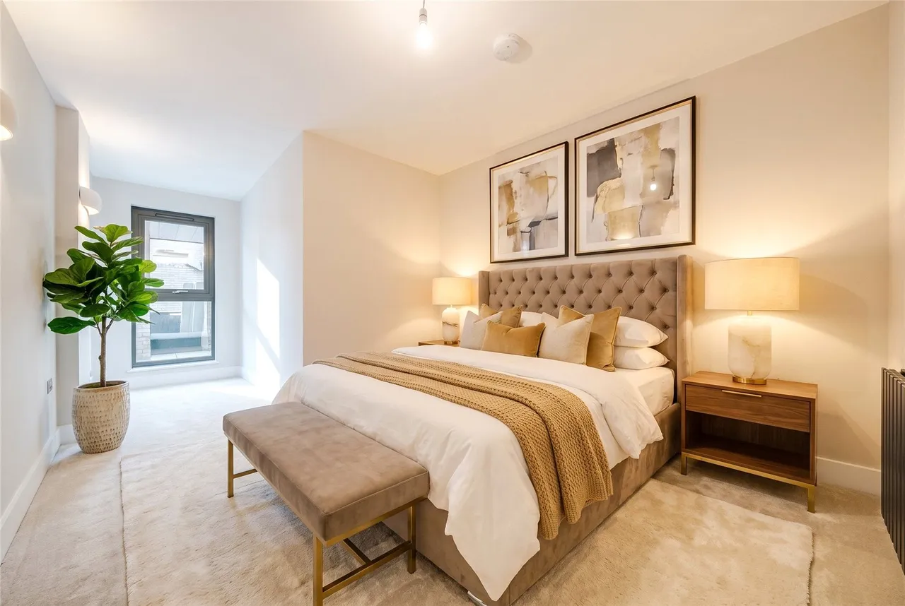2 bed flat for sale, Shepherds Bush Road, W6