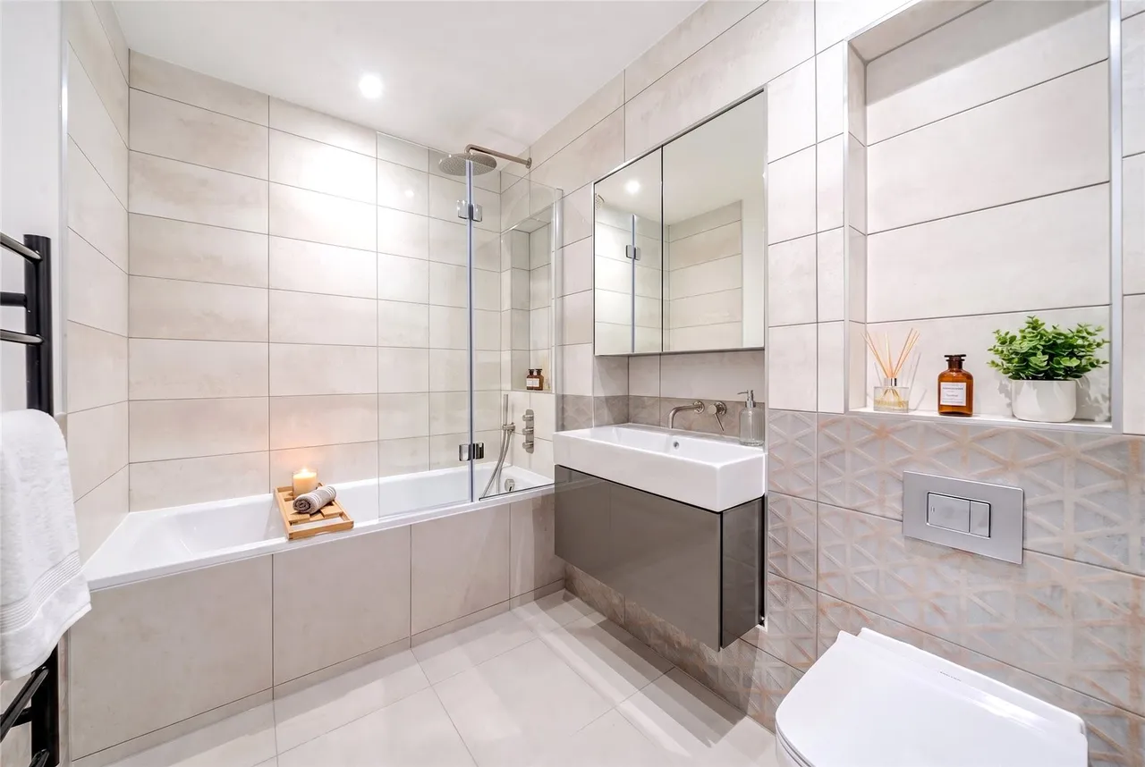 Shepherds Bush Road, W6, photo 9