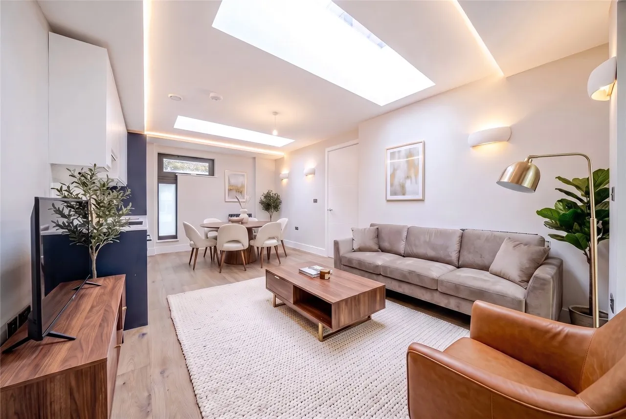 Shepherds Bush Road, W6, photo 5
