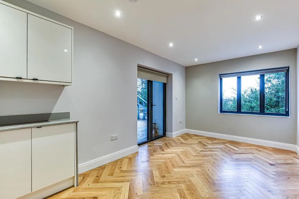High Beech, South Croydon, photo 10