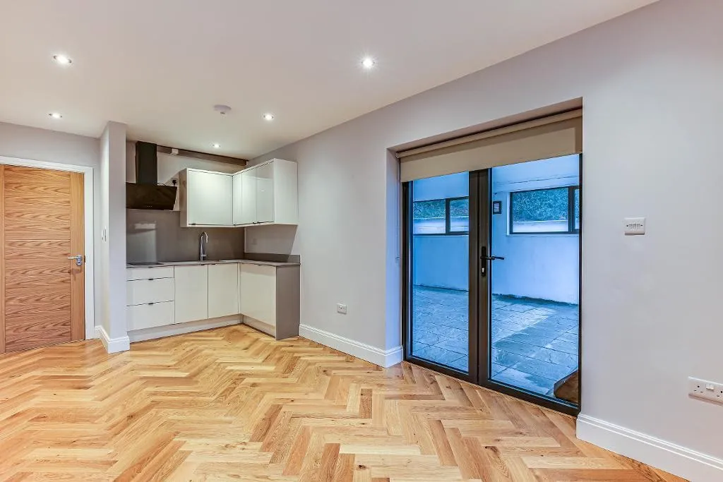 High Beech, South Croydon, photo 12