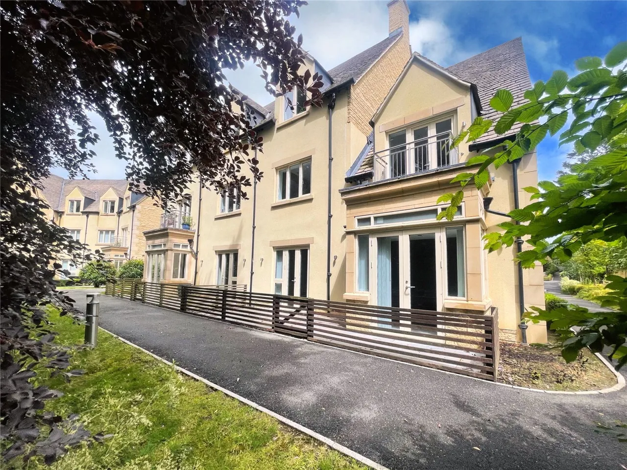 2 bed flat for sale, Stratton Place, Stratton, GL7