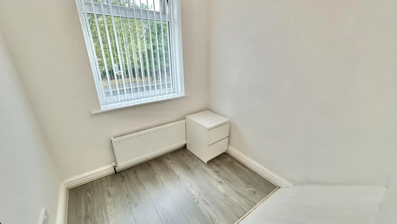 Broadway, Chadderton, OL9, photo 20