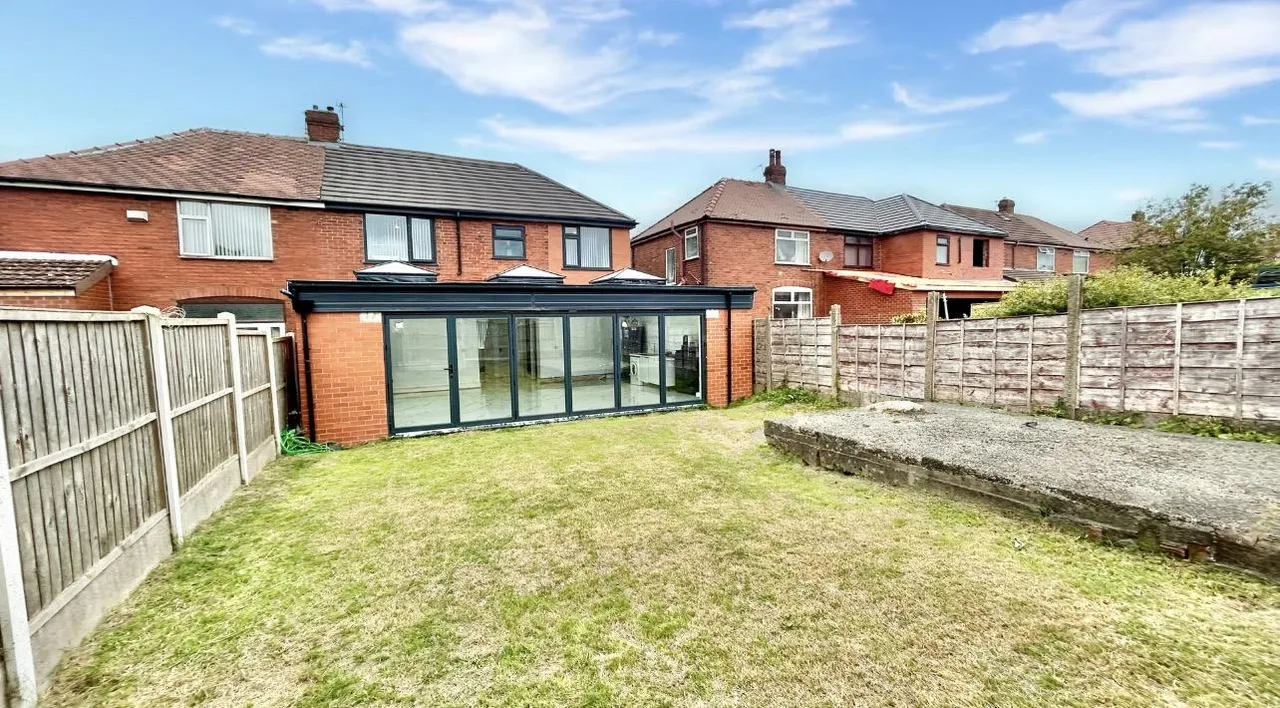 Broadway, Chadderton, OL9, photo 5