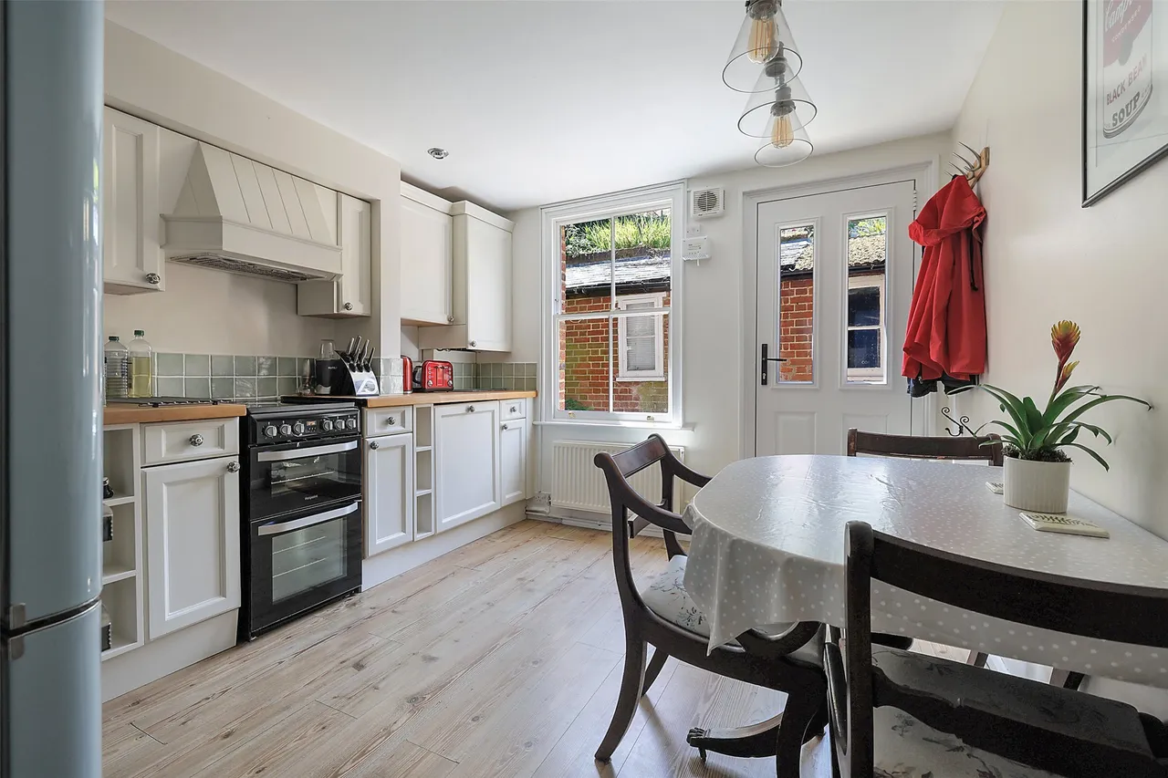 Harrowgate Gardens, Dorking, RH4, photo 3