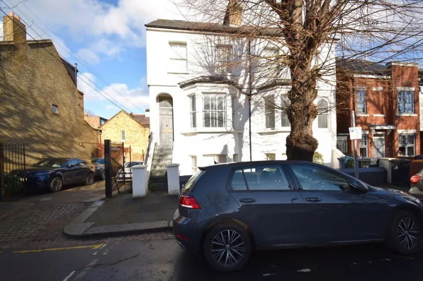 2 bed property to rent, Chiswick, W4