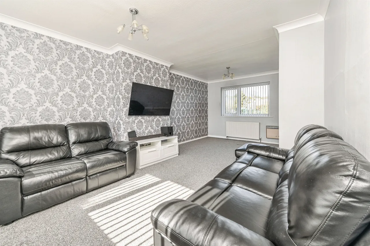 Pateley Crescent, Huddersfield, photo 3