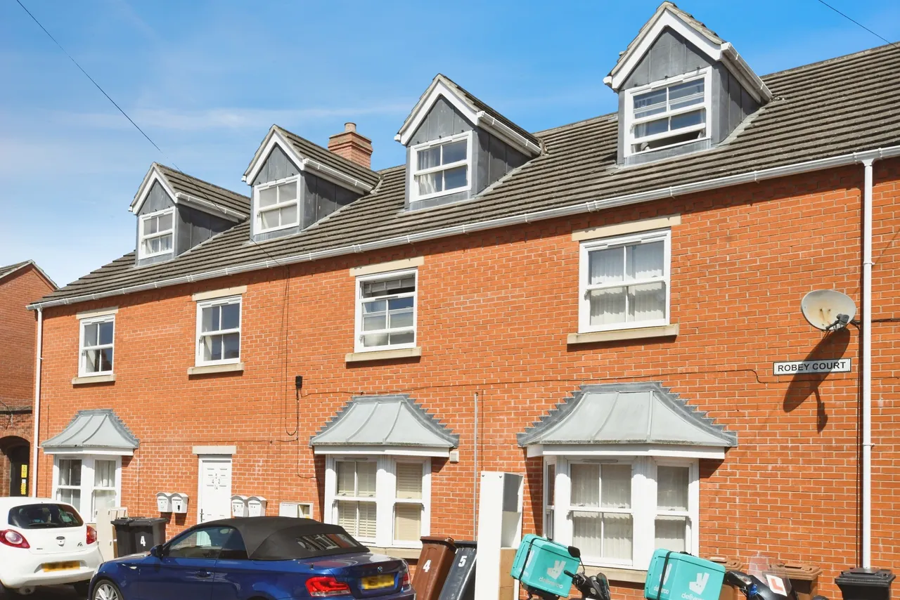 2 bed flat for sale — Robey Street, Lincoln