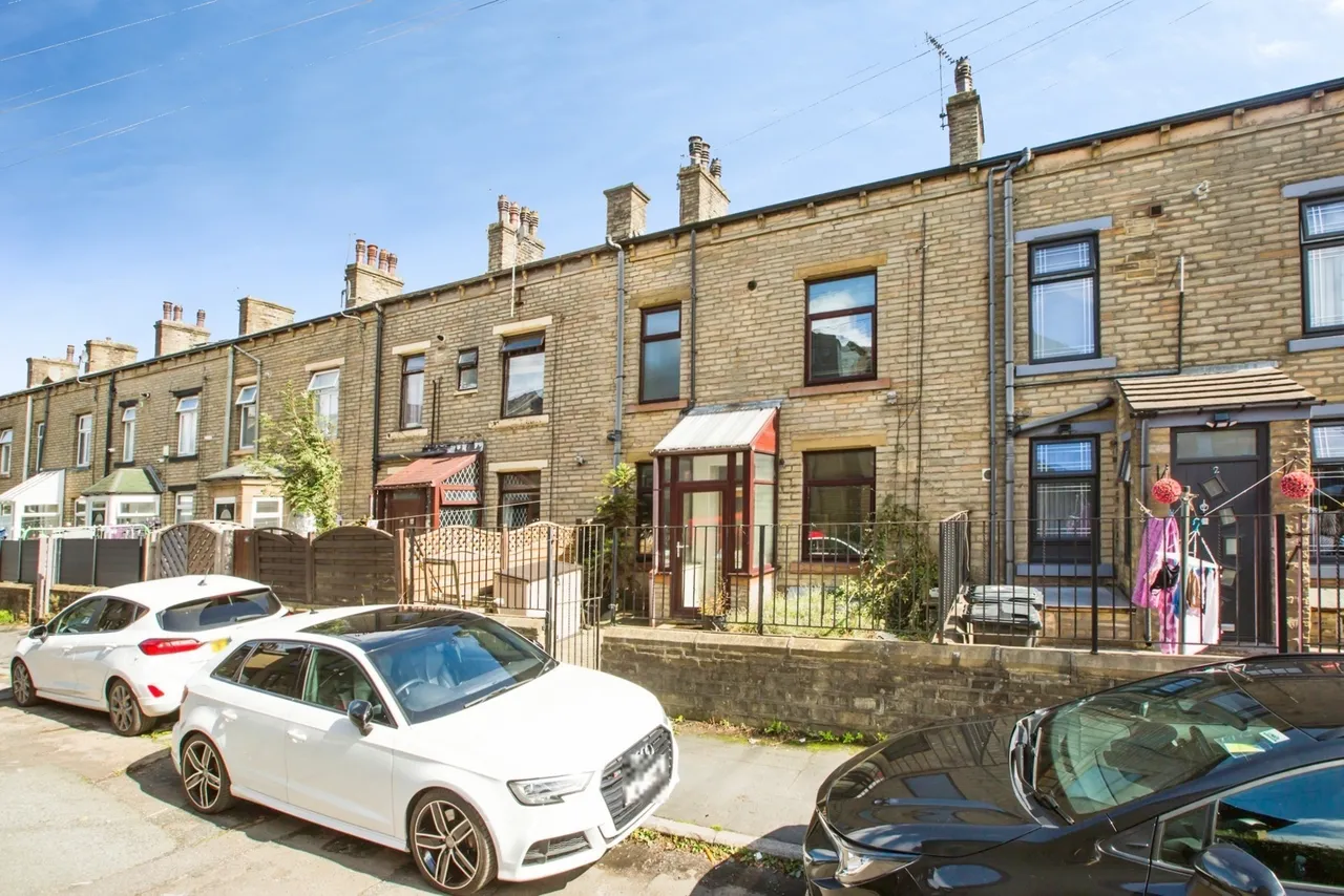 2 bed house for sale — Victor Terrace, Halifax, West Yorkshire, HX1