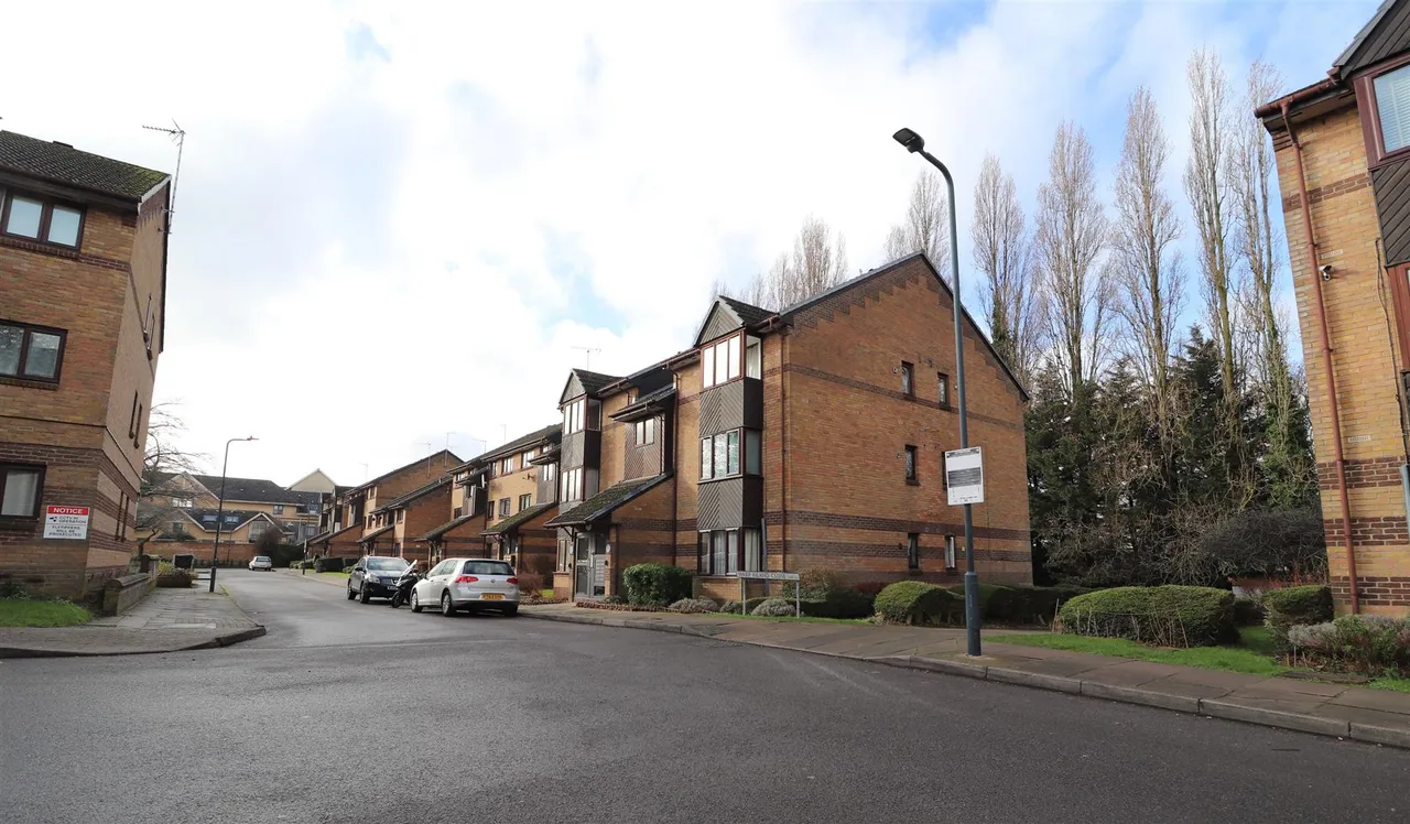 Harp Island Close, London, NW10, photo 2