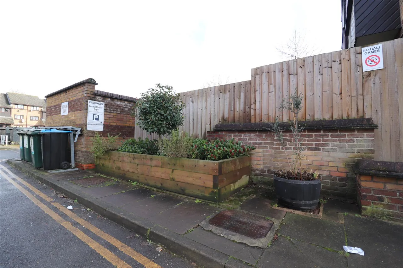 Harp Island Close, London, NW10, photo 6