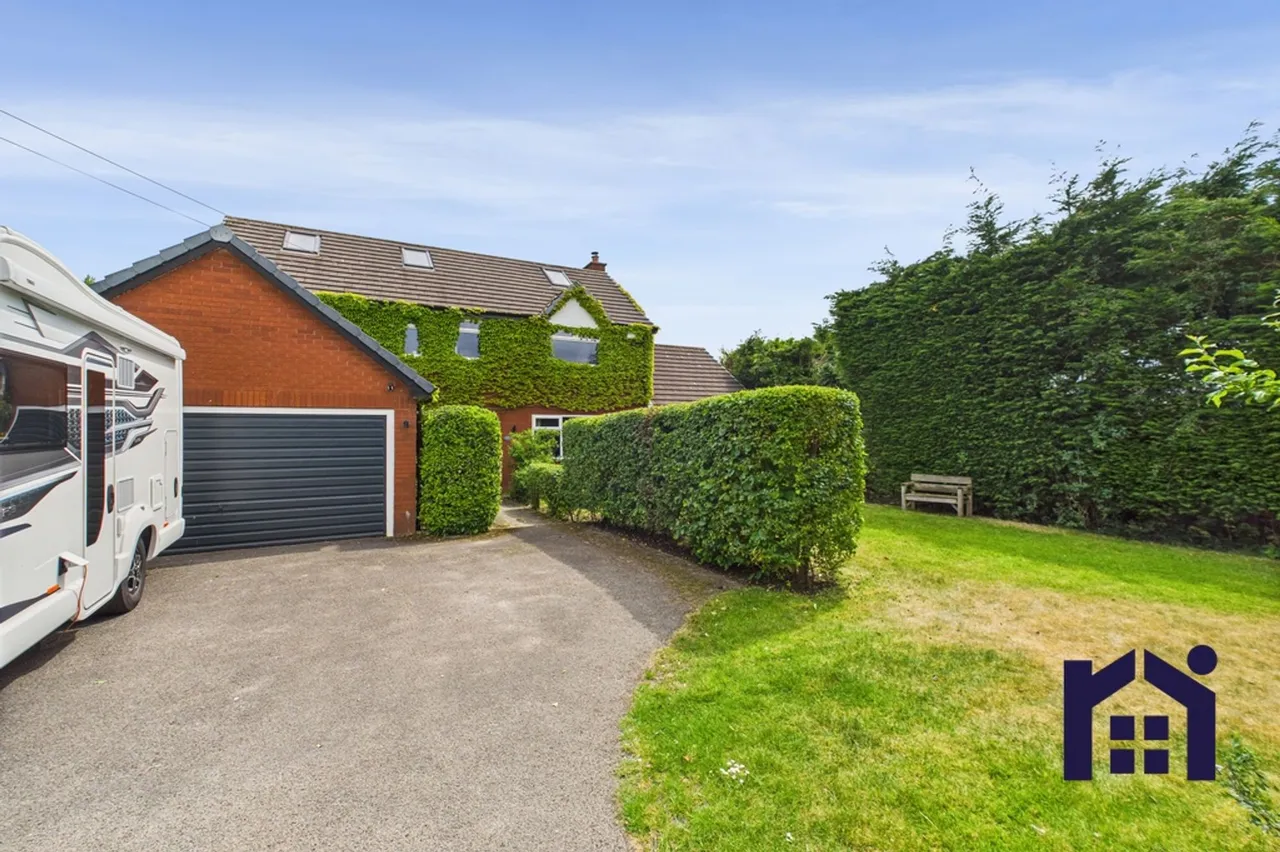 Wigan Road, Euxton, Chorley, PR7 6JH, photo 5