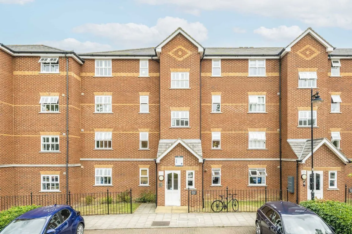 2 bed property for sale, Massingberd Way, SW17