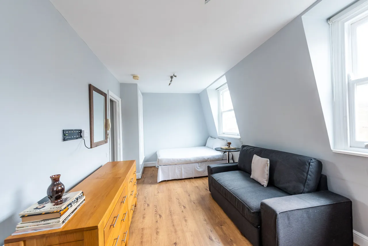 Flat 15, 6 Collingham Place, London, photo 2