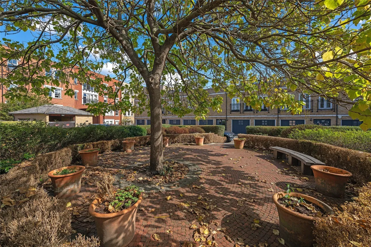 Wendle Square, Battersea, SW11, photo 15
