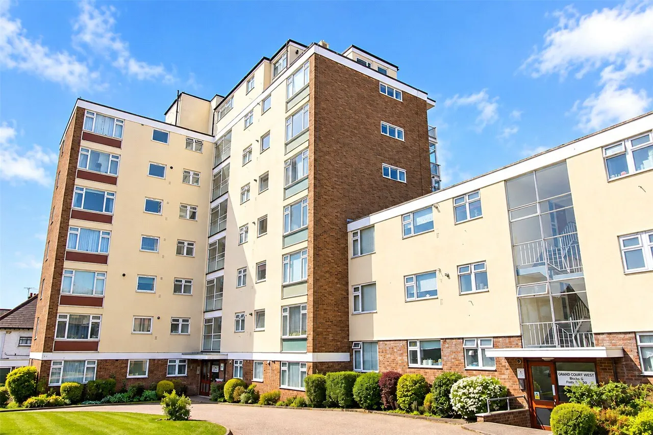 2 bed flat for sale, Grand Drive, Leigh-on-Sea, SS9