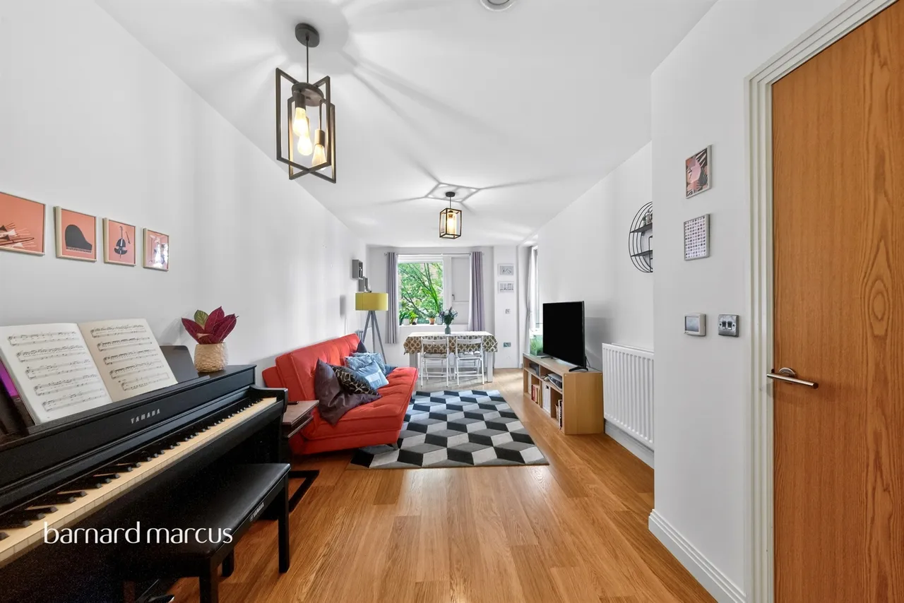 Quayle Crescent, London, photo 8