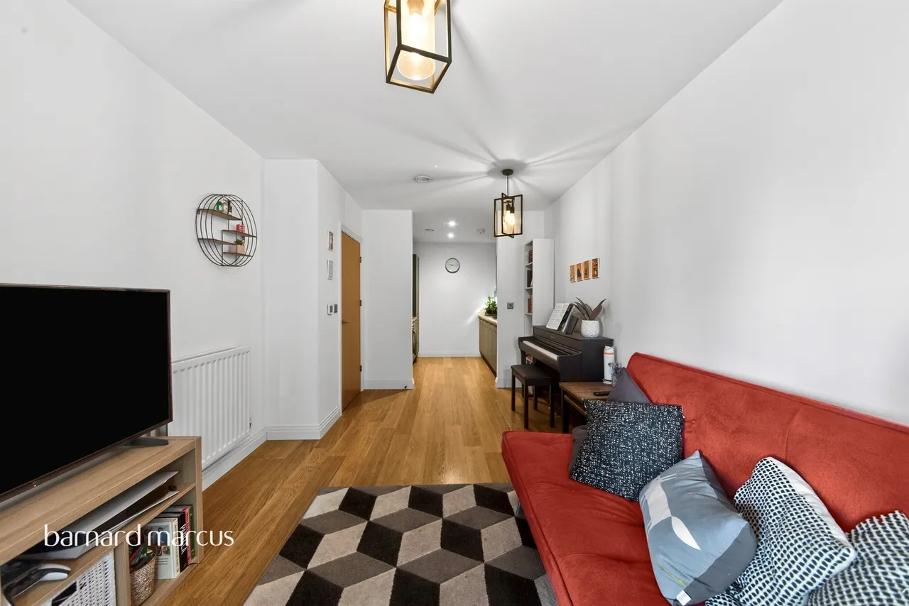 Quayle Crescent, London, photo 3