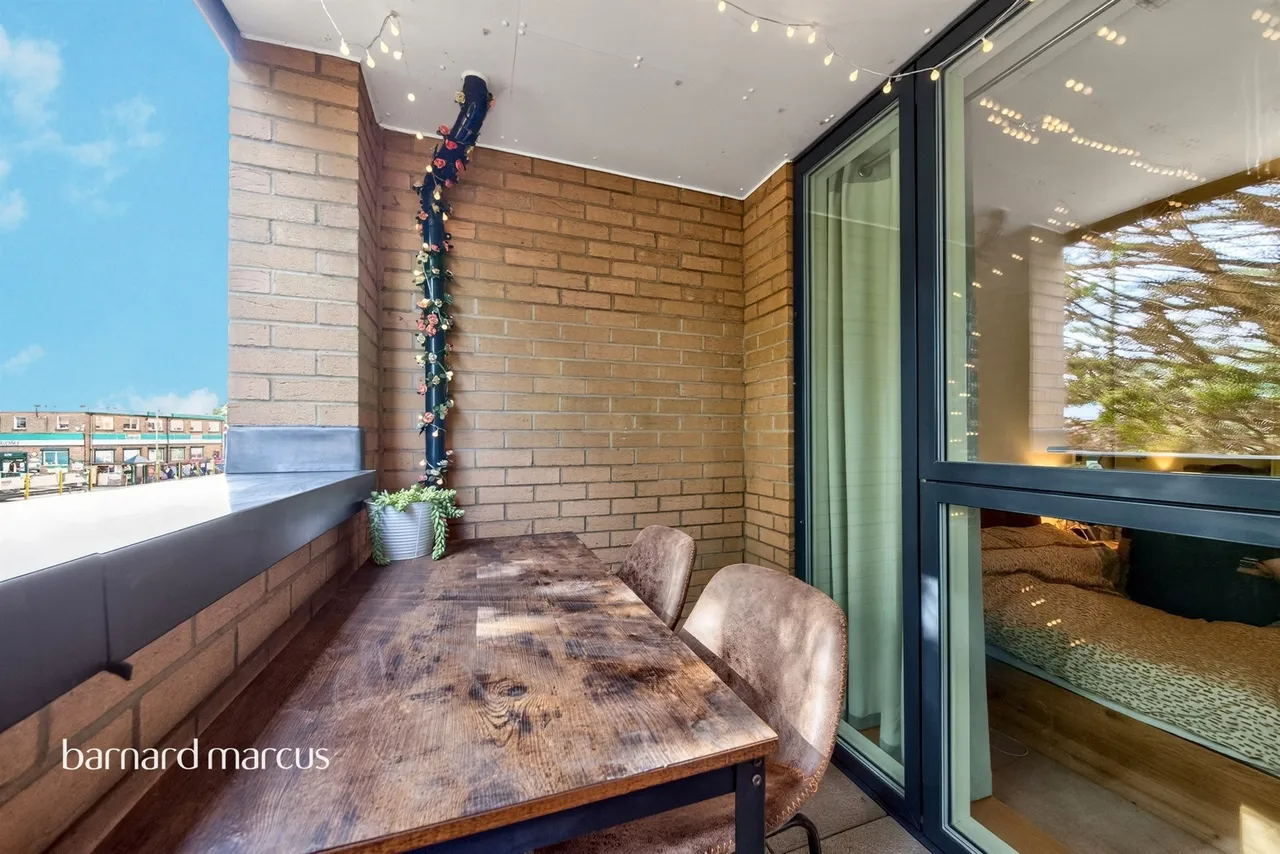 Quayle Crescent, London, photo 4