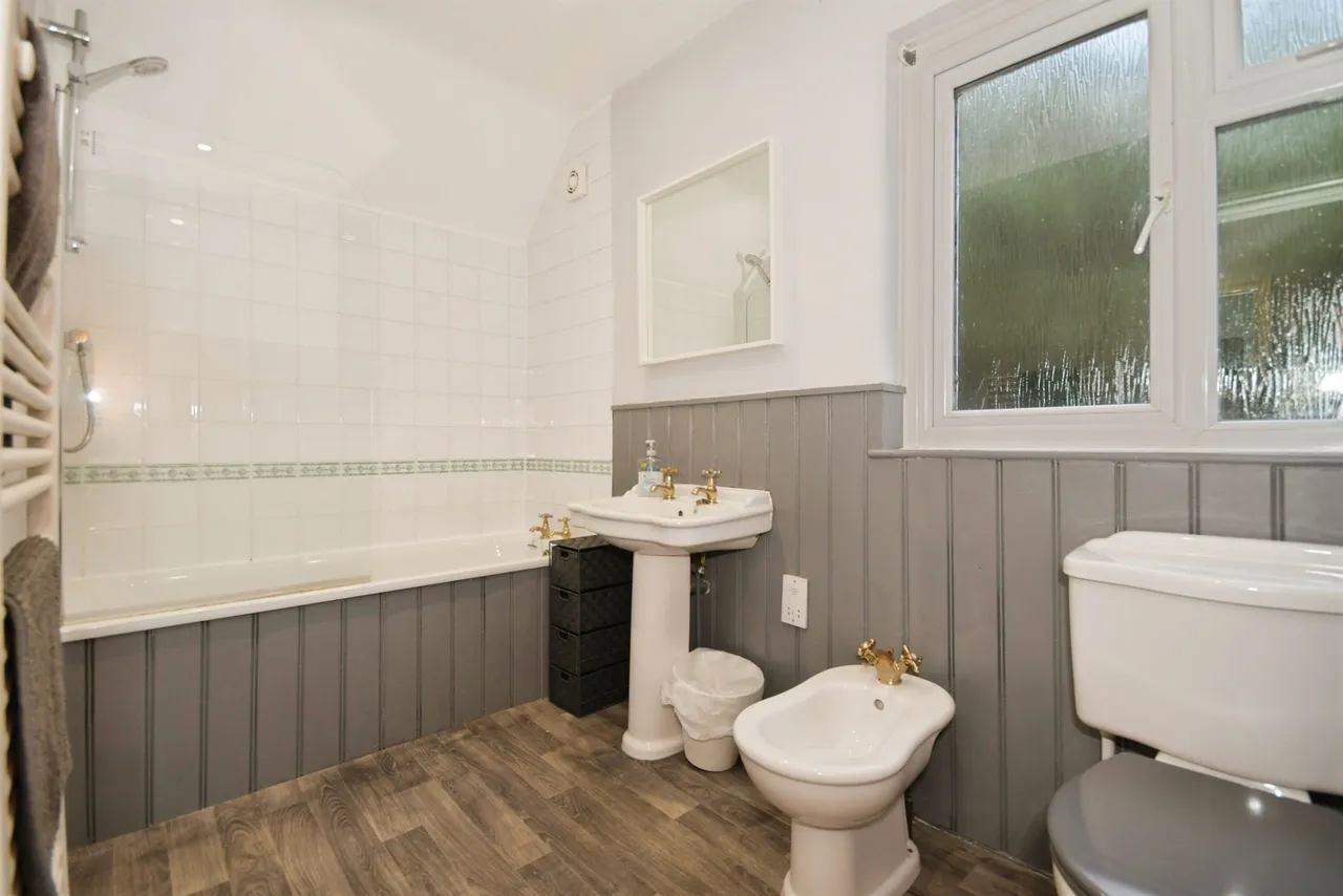 Butts Road, Bakewell, photo 11