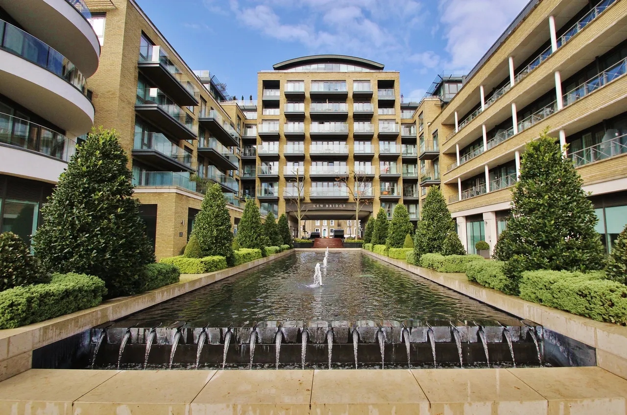 Kew Bridge Road, Brentford, TW8, photo 14