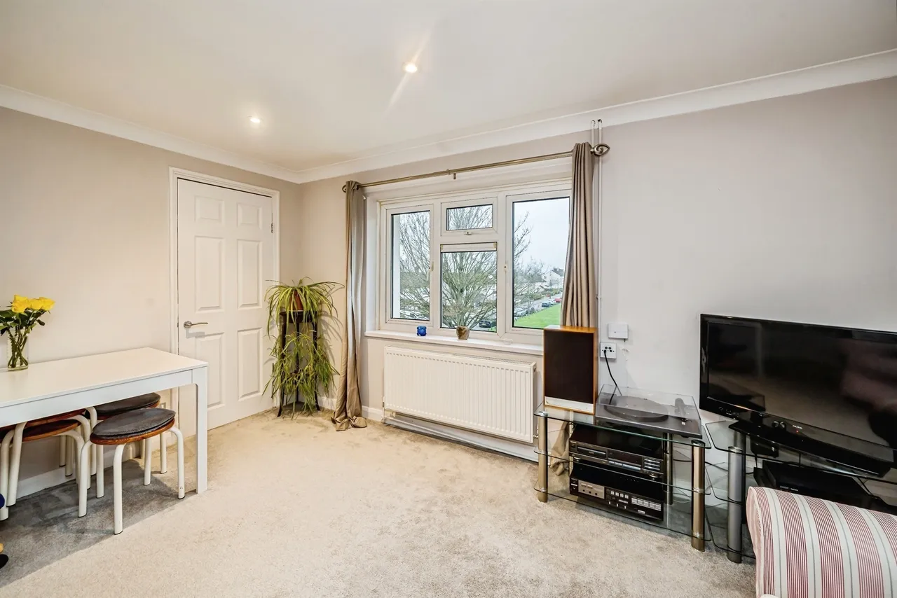 Derwent Drive, Slough, photo 12