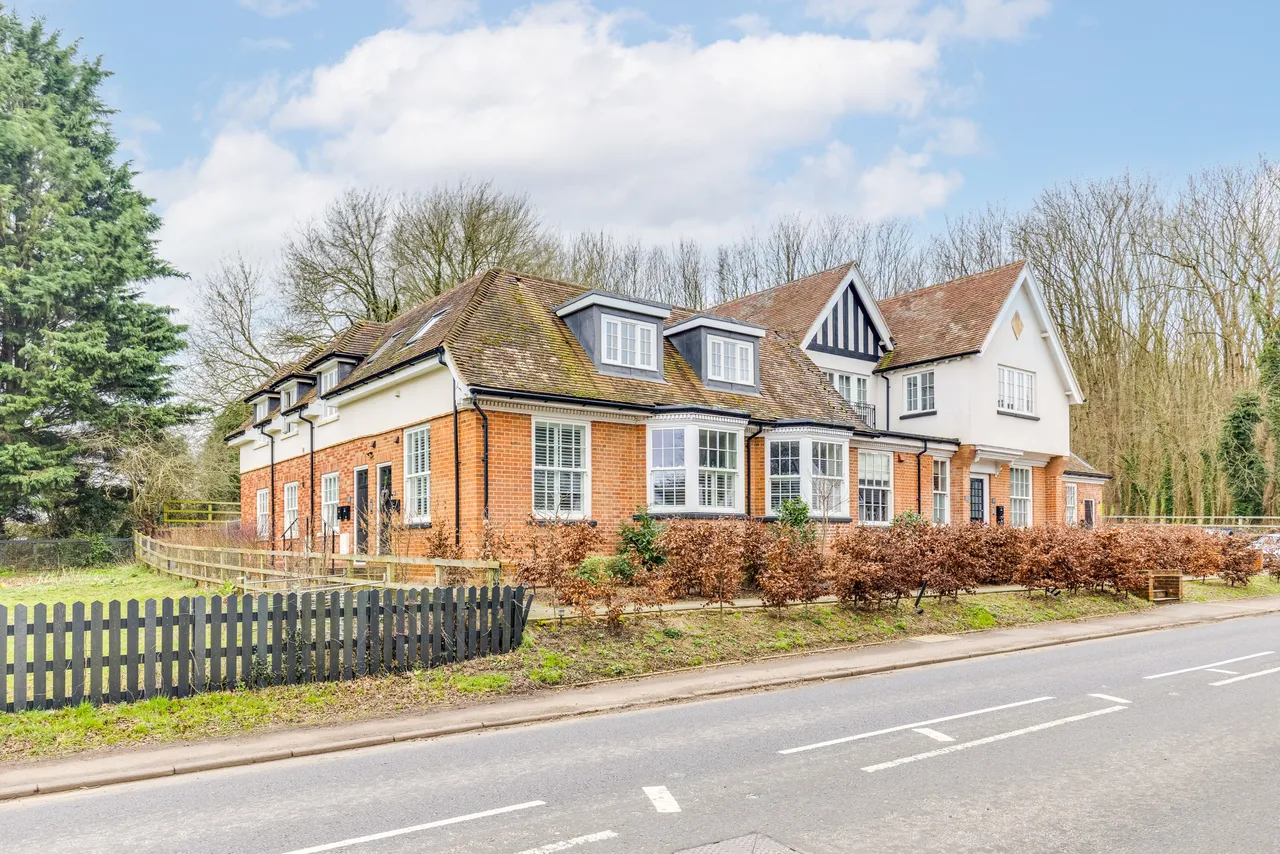 2 bed flat for sale, Codicote Road, Welwyn, AL6
