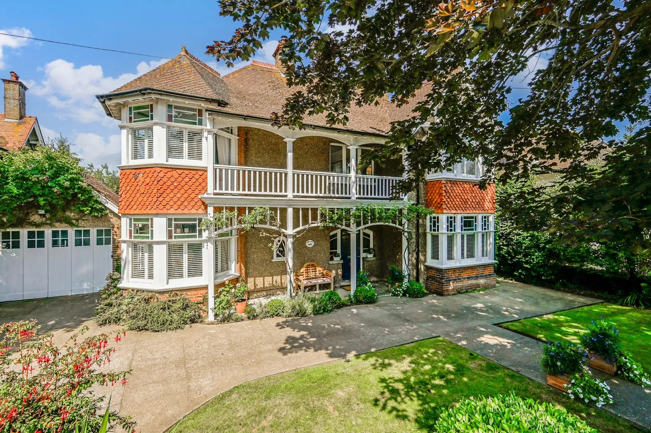 4 bed house for sale, Mill Road, Deal, CT14