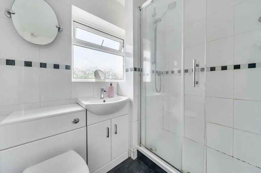Western Avenue, Egham, TW20, photo 9