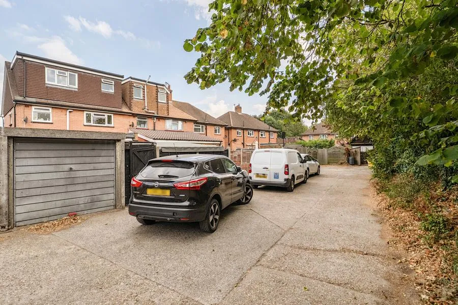 Western Avenue, Egham, TW20, photo 16