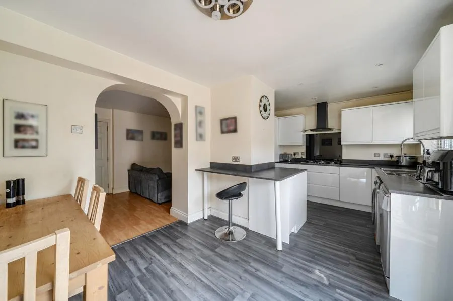 Western Avenue, Egham, TW20, photo 2