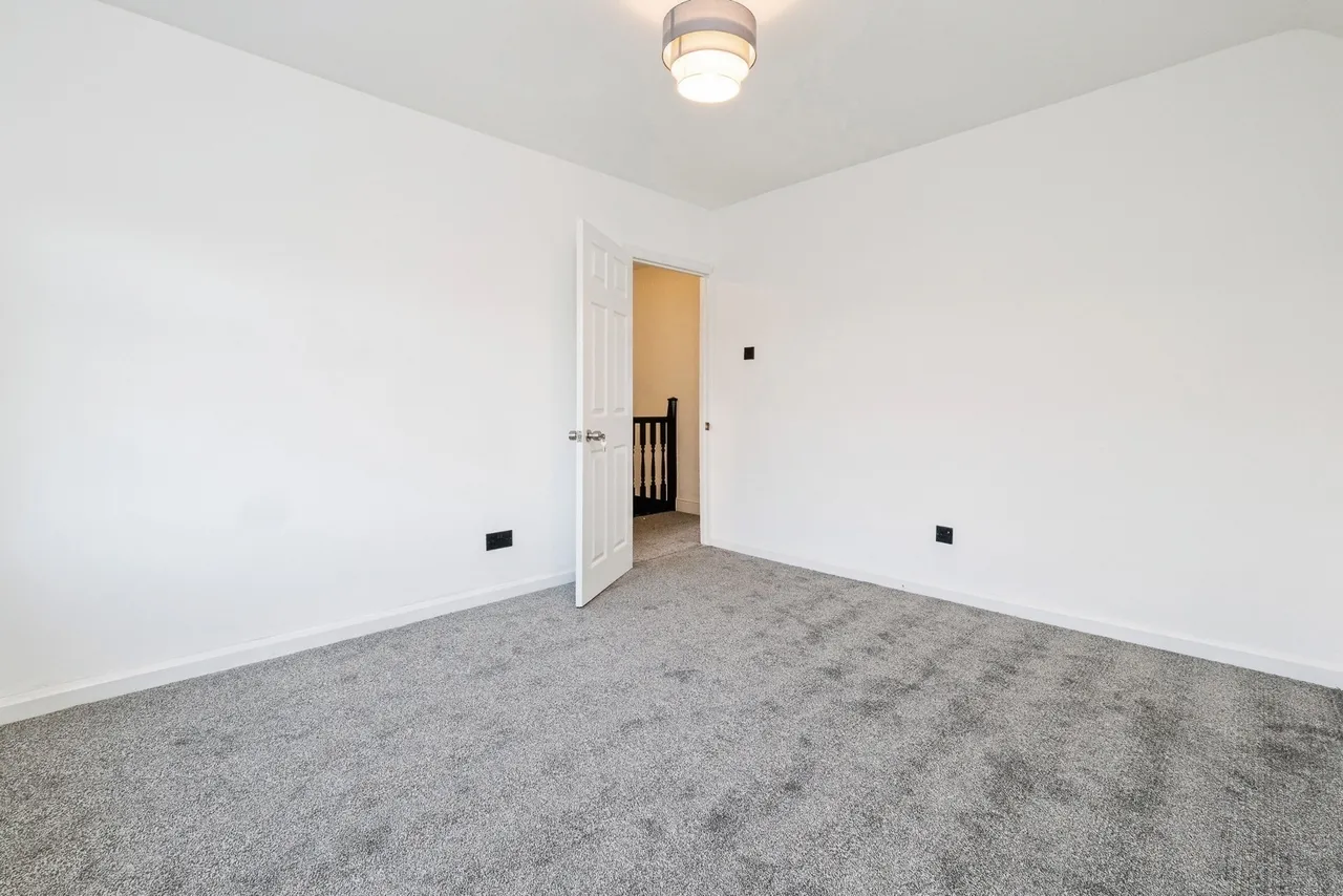 Eyhurst Avenue, Hornchurch, RM12, photo 19