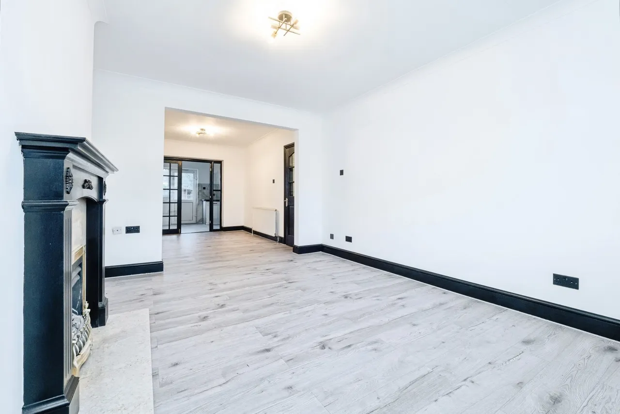 Eyhurst Avenue, Hornchurch, RM12, photo 13