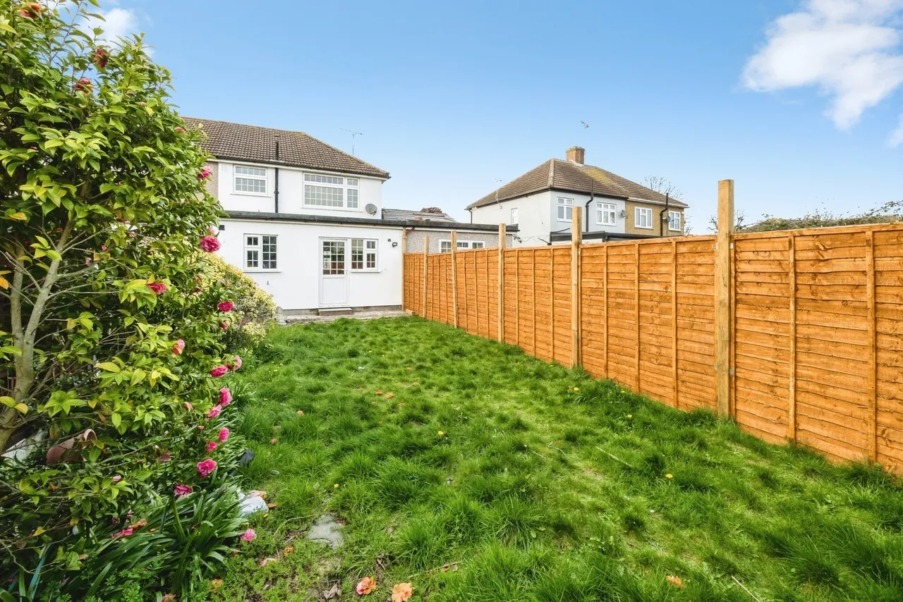 Eyhurst Avenue, Hornchurch, RM12, photo 2