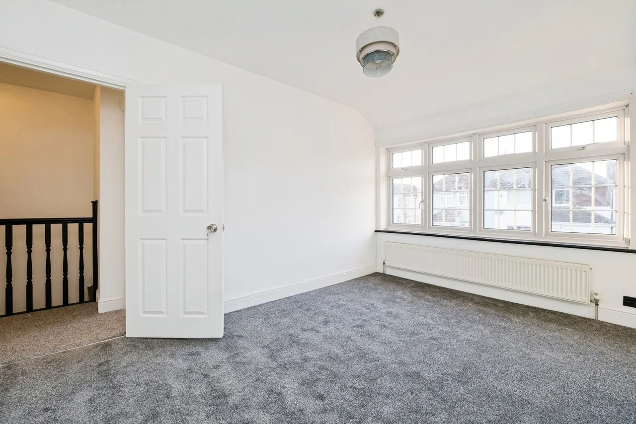 Eyhurst Avenue, Hornchurch, RM12, photo 12