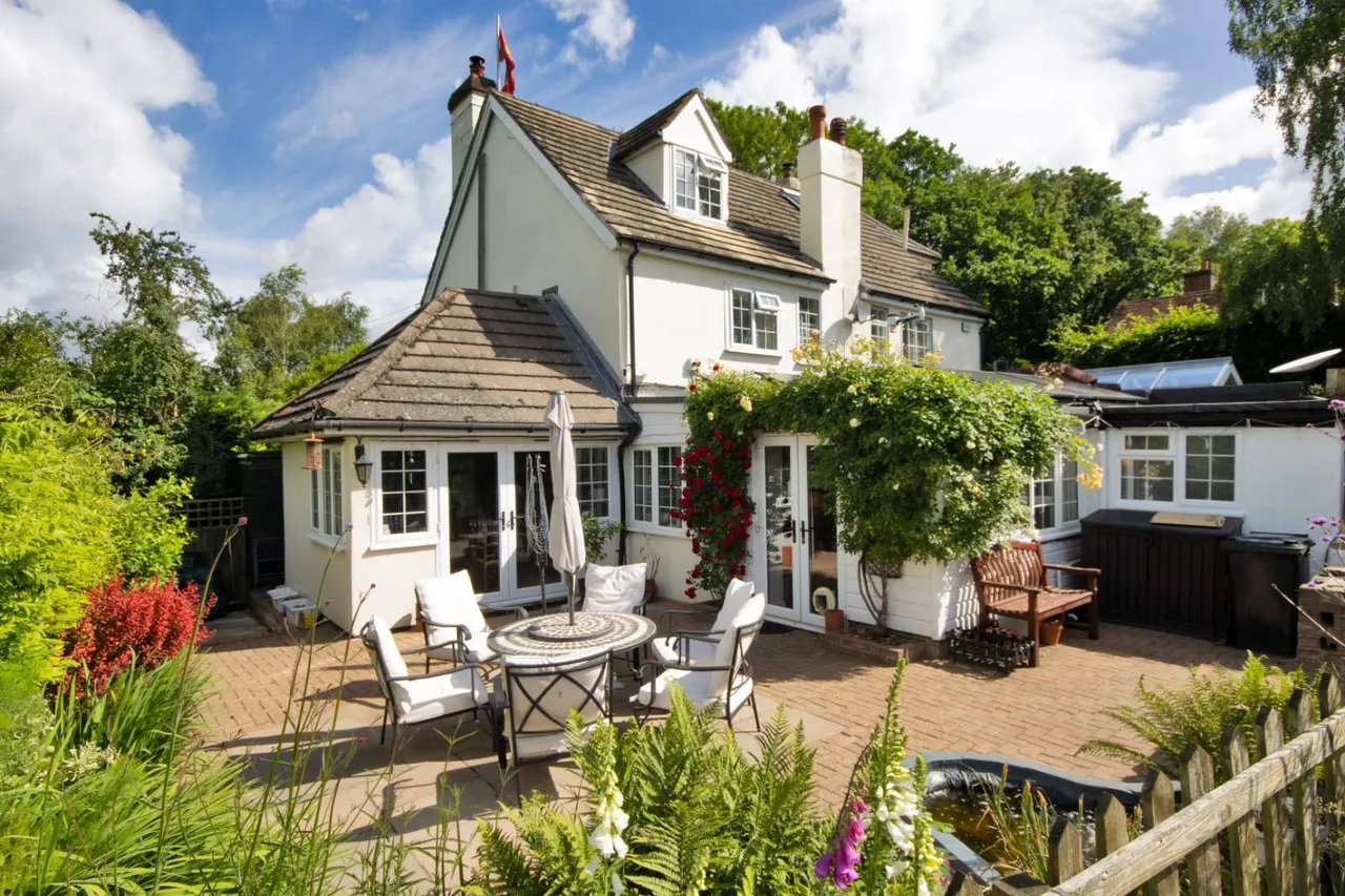 Spout Lane, Brenchley, Tonbridge, Kent, TN12 7AP, photo 11
