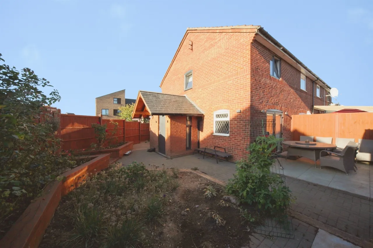 2 bed house for sale, Bunting Road, Luton, LU4
