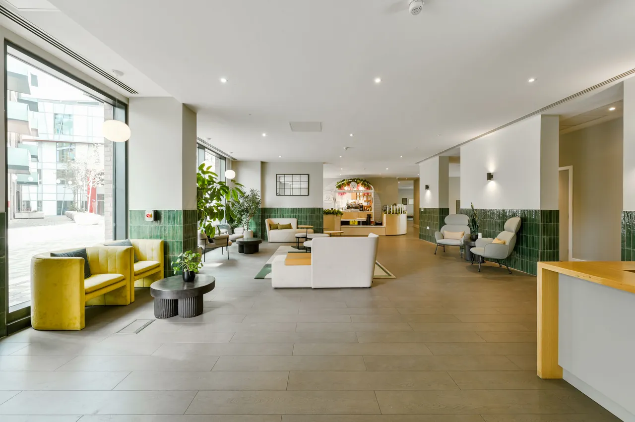 Flat 1301, Underwood House, Brentford, photo 2