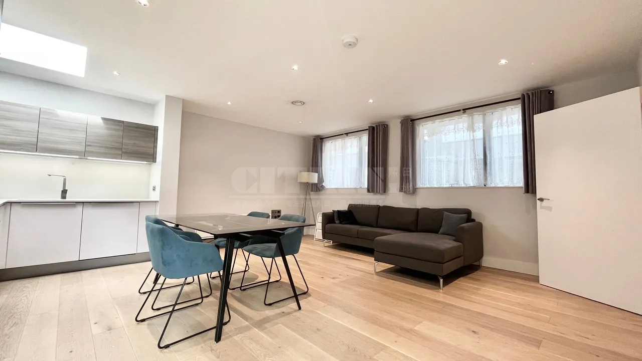 Patcham Terrace, Battersea, SW8, photo 2