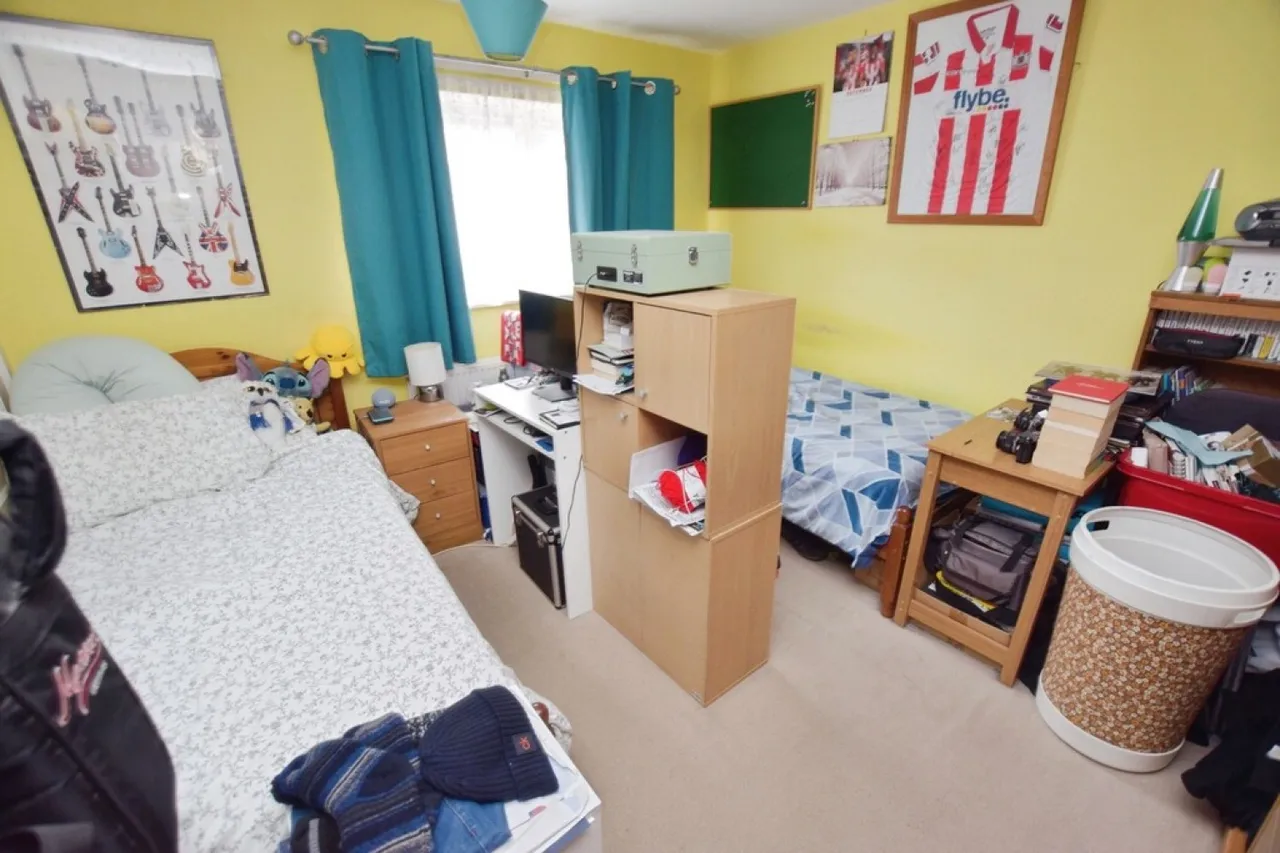 Lloyds Crescent, photo 7