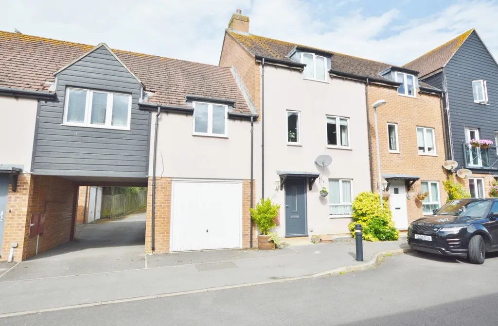 4 bed house for sale — Cecil Place, Lytchett Matravers, Poole, BH16 6FG