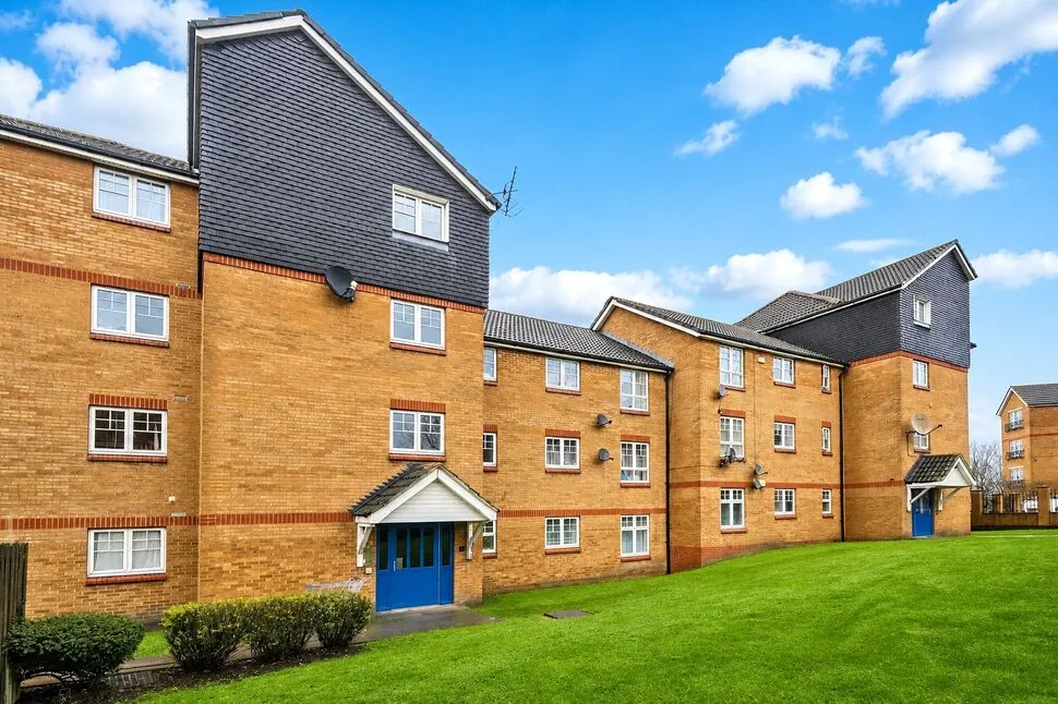 2 bed flat for sale — Greenhaven Drive, London, SE28