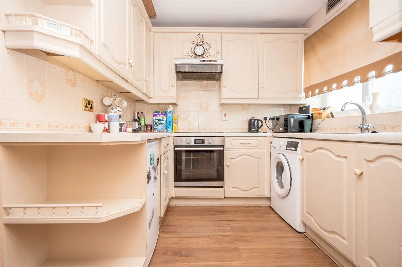 Alder Close, Kettering, NN14, photo 4