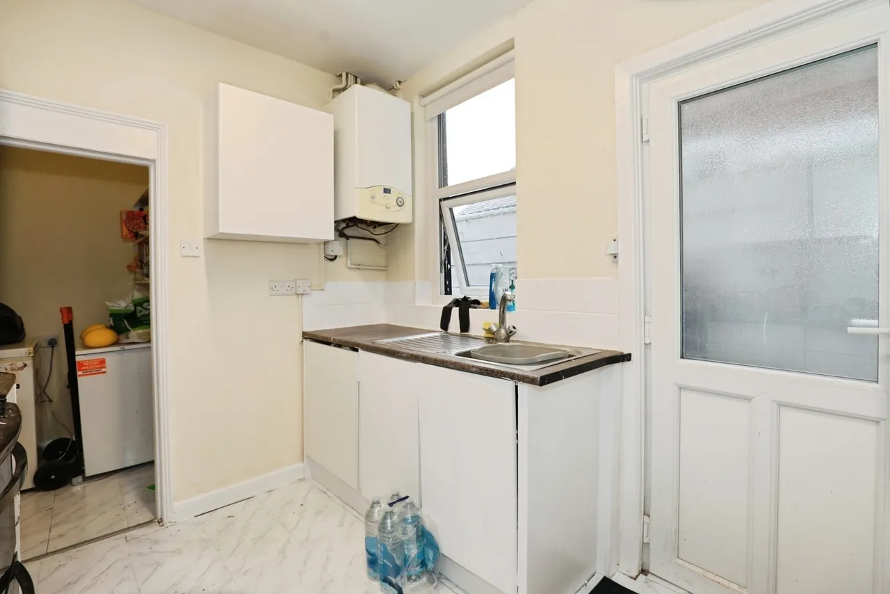 Hall O'Shaw Street, Crewe, Cheshire, CW1, photo 6