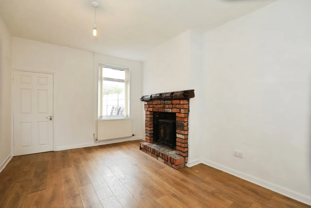 Hall O'Shaw Street, Crewe, Cheshire, CW1, photo 4