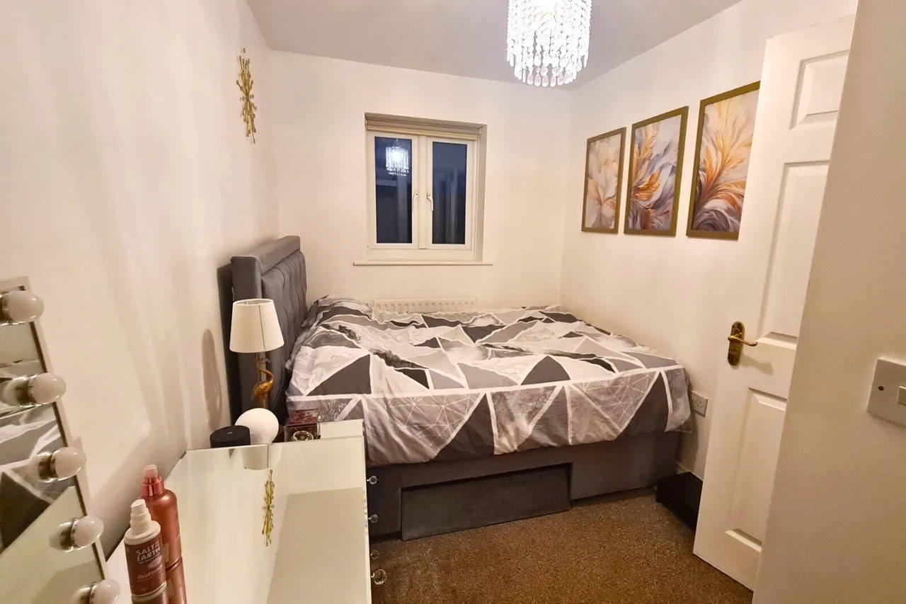 Tavistock Street, MK2, photo 6