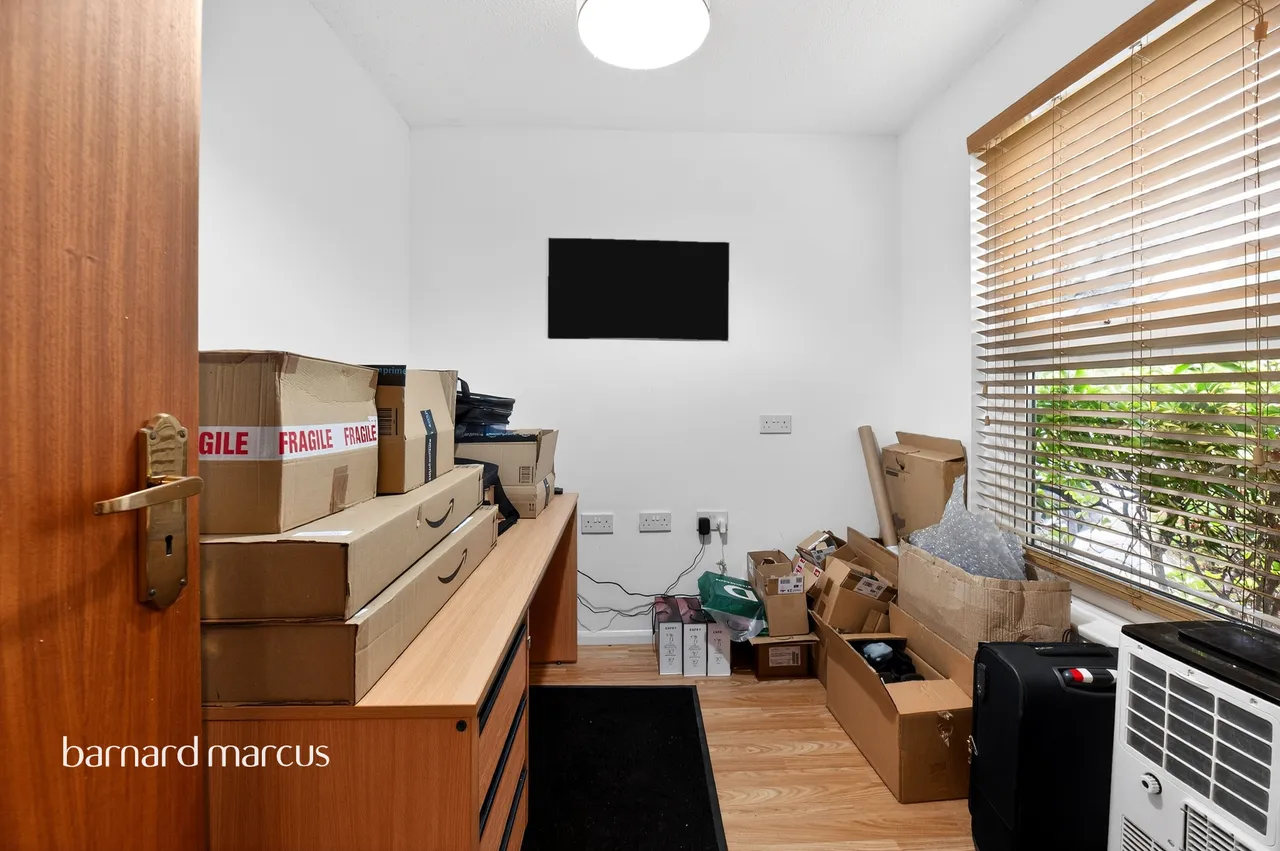 Auriol Park Road, Worcester Park, KT4, photo 10