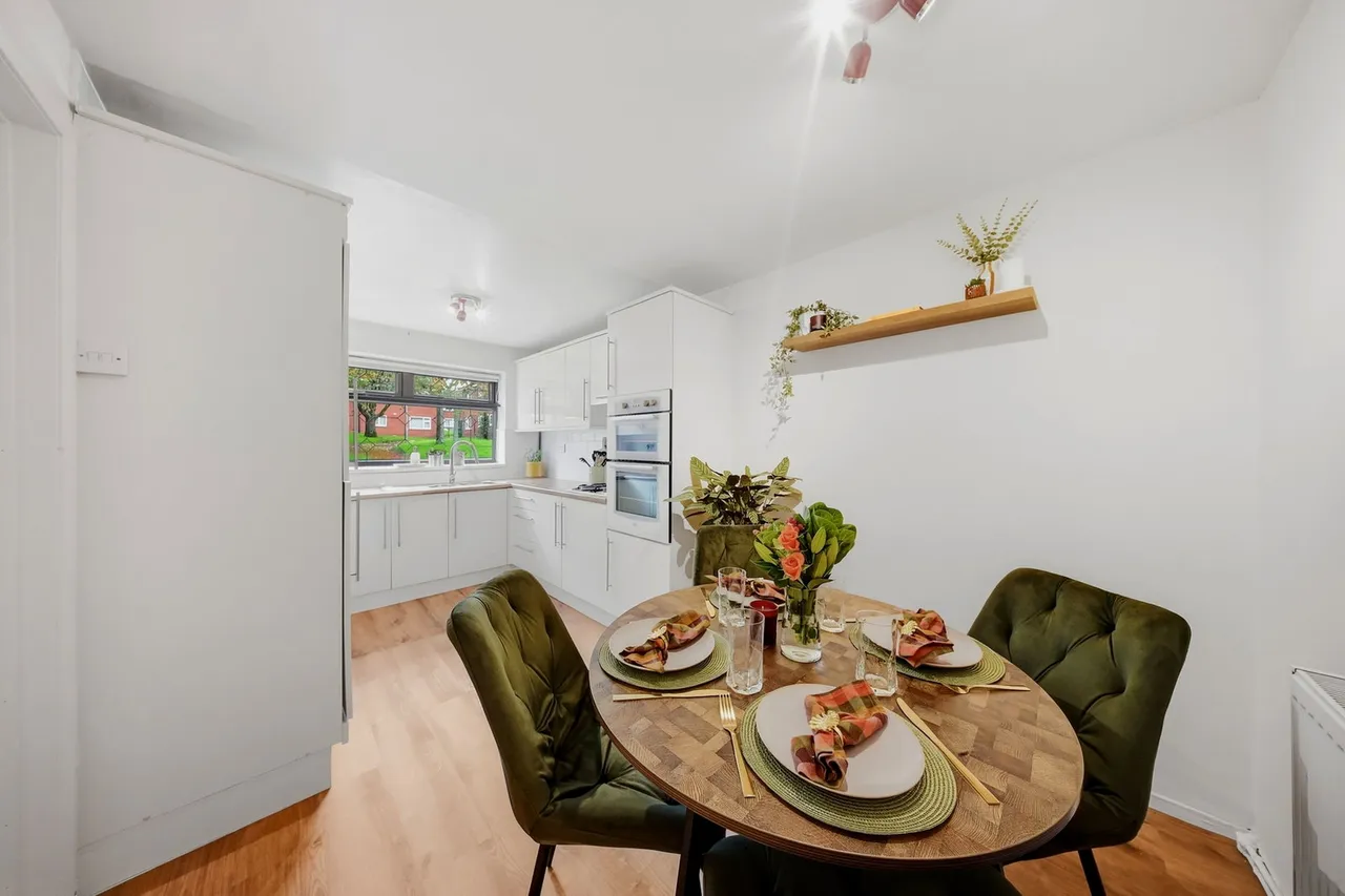 Summercroft, Chadderton, Oldham, OL9, photo 5