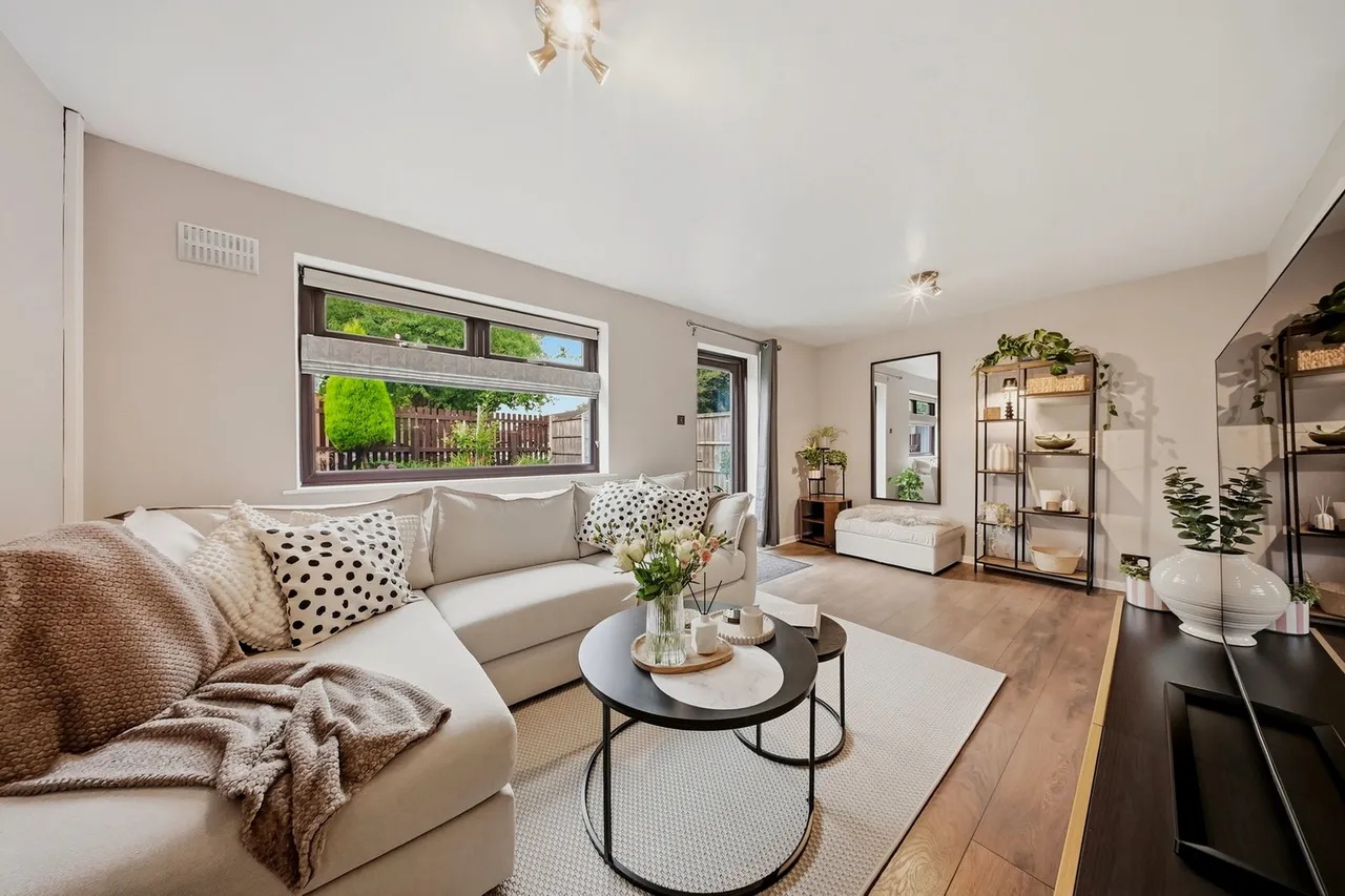 Summercroft, Chadderton, Oldham, OL9, photo 4